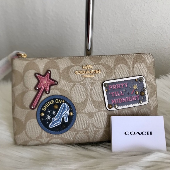 Disney X Coach Large Corner Zip Wristlet In Signature Canvas With Patches - Picture 4 of 5